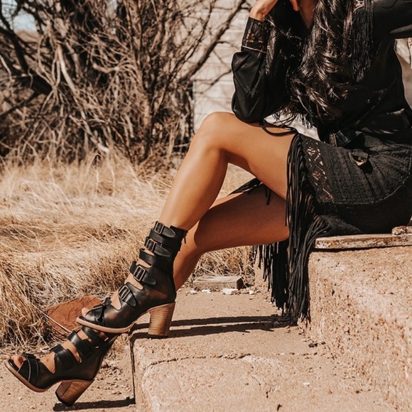 Freebird Bond Black Distressed Block Heel Sandals Multi Strap & Buckle Size 10 - Picture 2 of 16